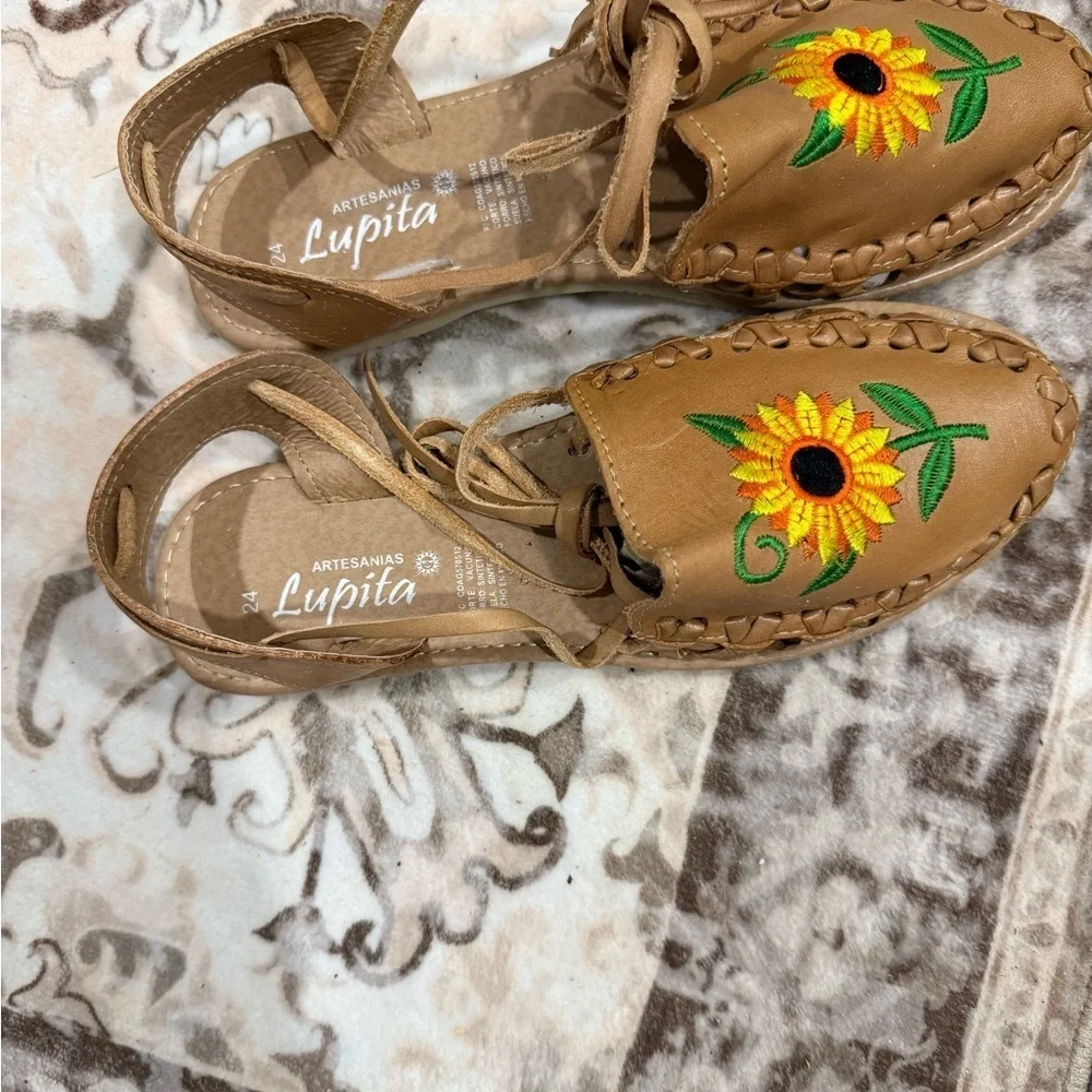 Artesanias Lupita Mexico Colorful Huarache leather sunflower Sandals